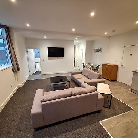 Centre Of The Town Apartment Whitchurch  Exterior photo