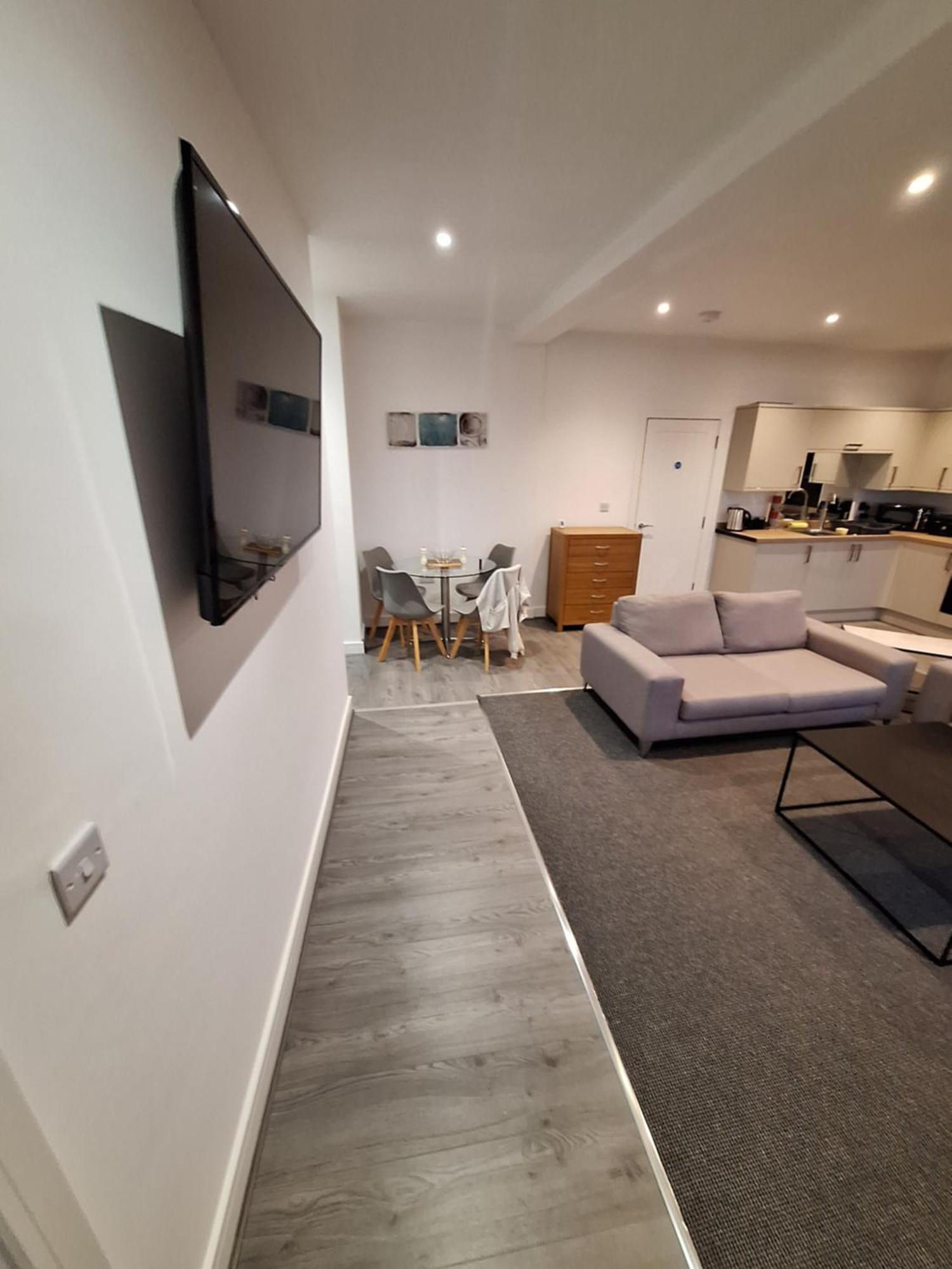 Centre Of The Town Apartment Whitchurch  Exterior photo